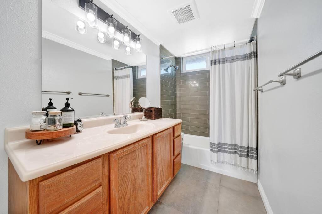 Private Heated Pool Oasis/Disney/Retro Arcade/Gym Placentia Bagian luar foto